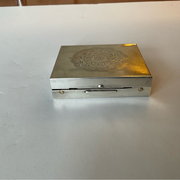 Sterling vintage compact. - Picture 8 of 10